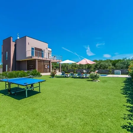 Stefanja Modern Retreat