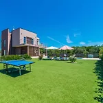Stefanja Modern Retreat