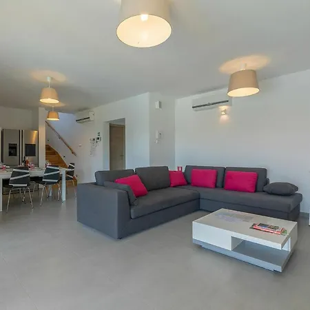 Stefanja Modern Retreat