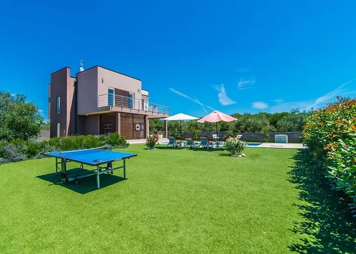 Stefanja Modern Retreat