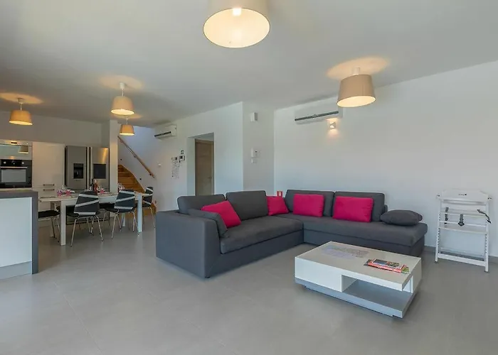 Stefanja Modern Retreat