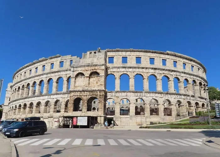 Stefanja Modern Retreat